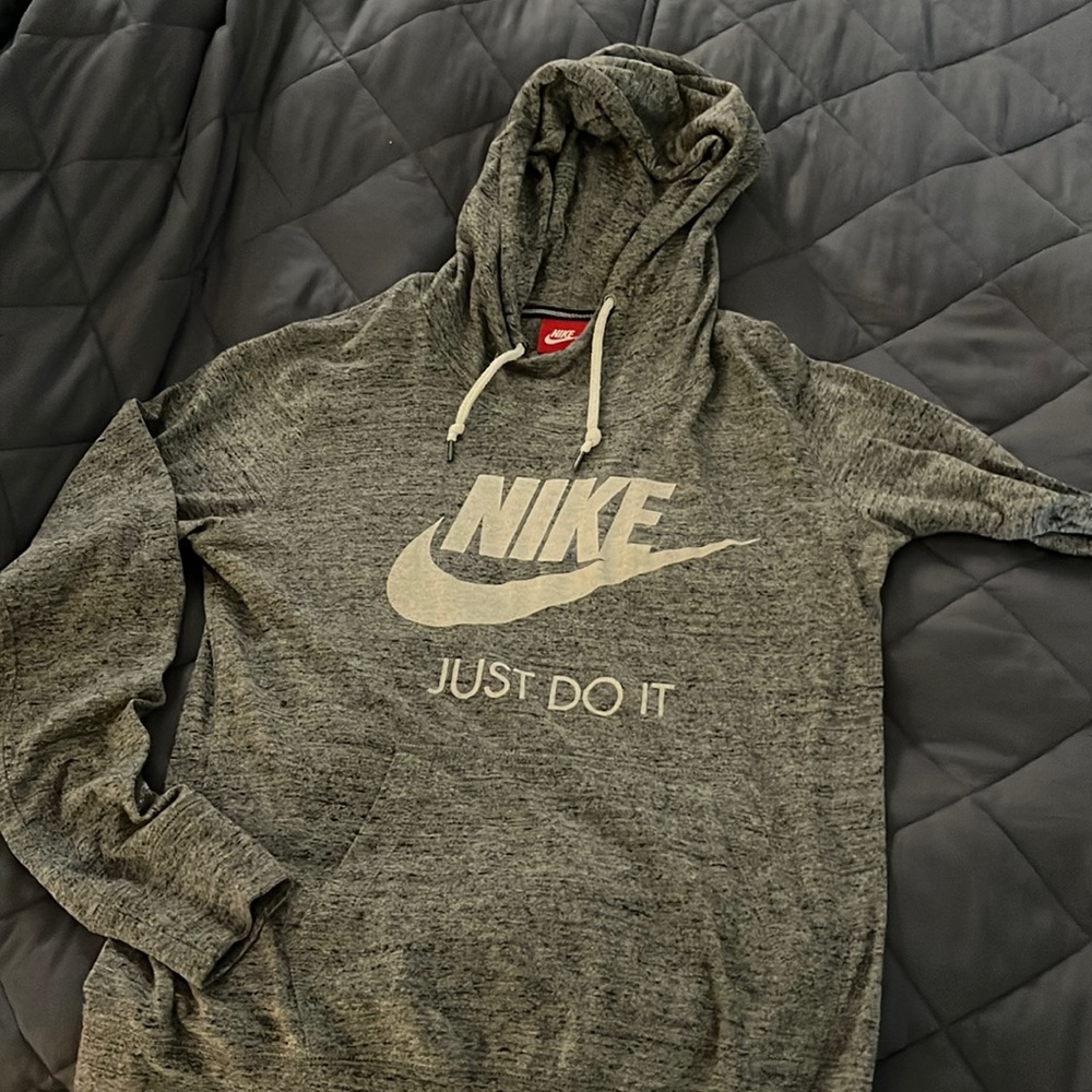Grey long sleeve Nike hoodie t